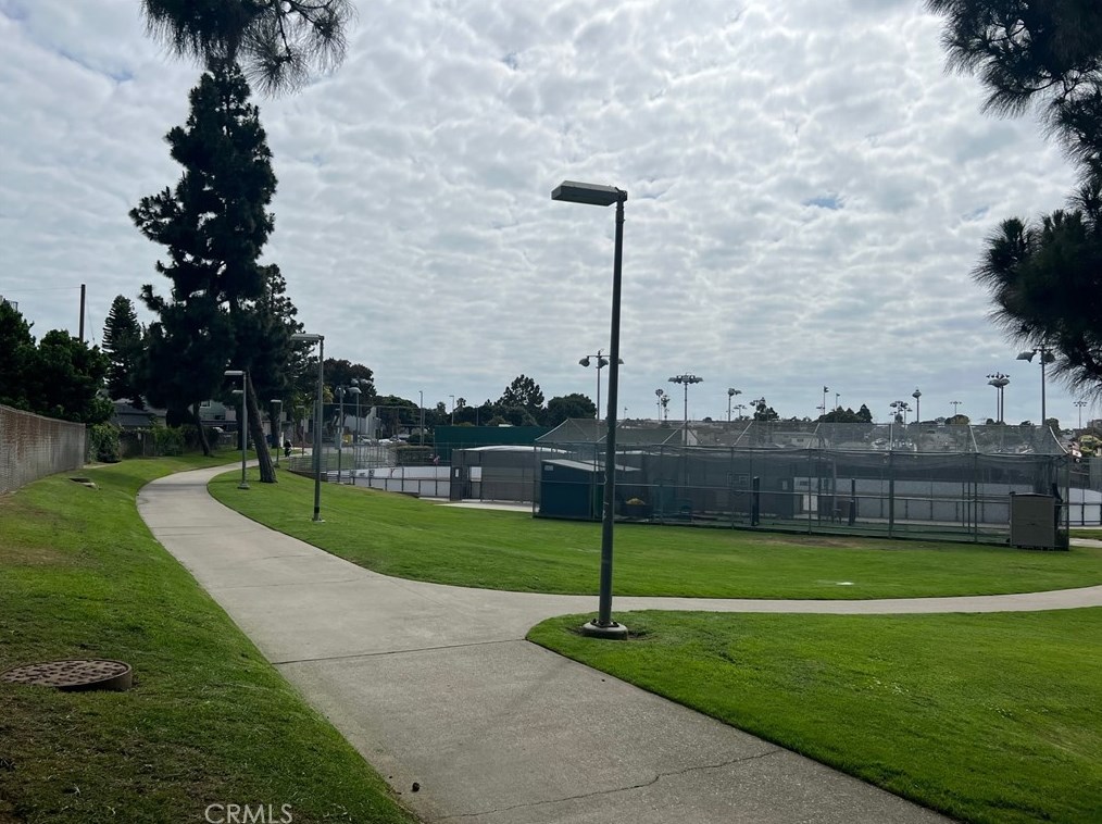 336 Penn St, El Segundo CA 90245-3025 exterior