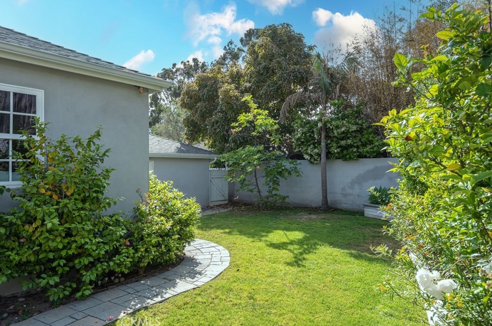2524 Ardmore Ave, Hermosa Beach CA  90254-2224 exterior
