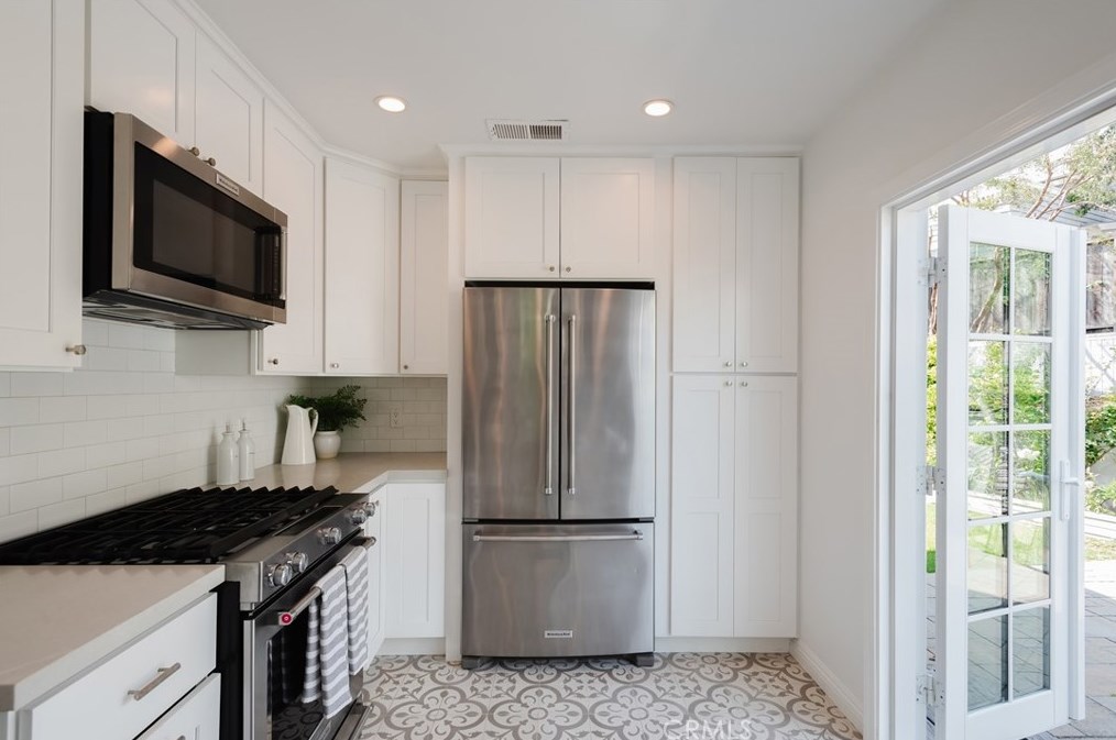 2524 Ardmore Ave, Hermosa Beach CA  90254-2224 exterior