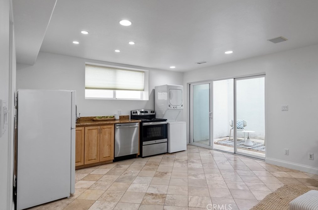 2130 Monterey Blvd, Hermosa Beach CA  90254-2630 exterior