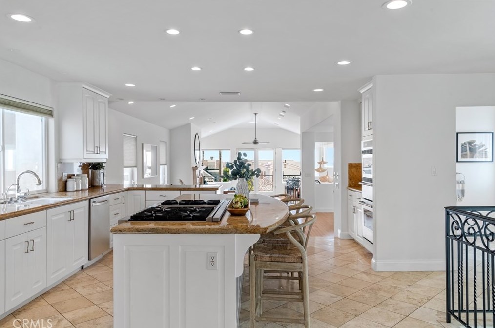 2130 Monterey Blvd, Hermosa Beach CA  90254-2630 exterior