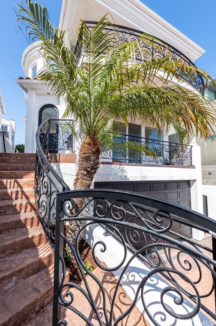 2130 Monterey Blvd, Hermosa Beach CA  90254-2630 exterior