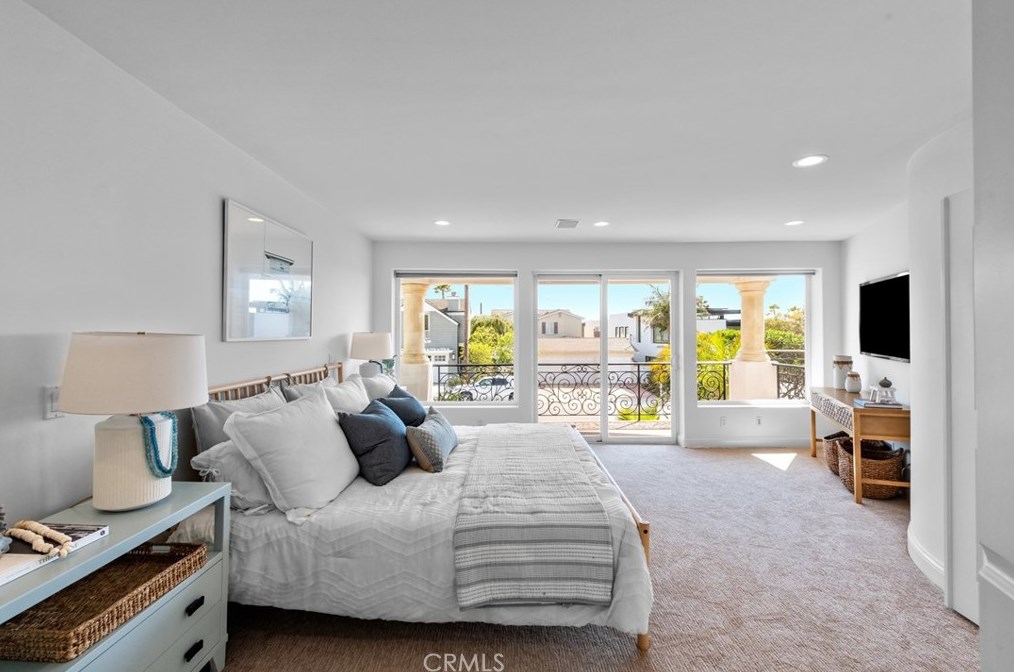 2130 Monterey Blvd, Hermosa Beach CA  90254-2630 exterior