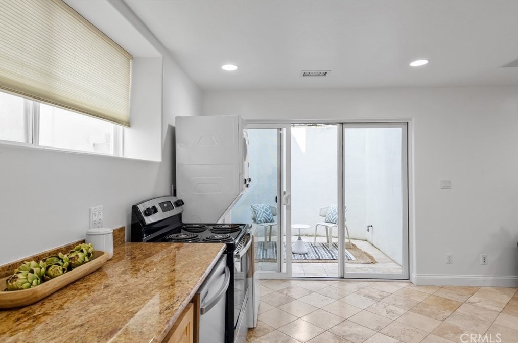 2130 Monterey Blvd, Hermosa Beach CA  90254-2630 exterior