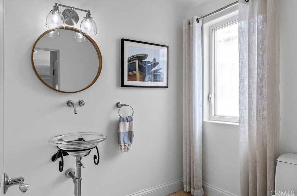 2130 Monterey Blvd, Hermosa Beach CA  90254-2630 exterior