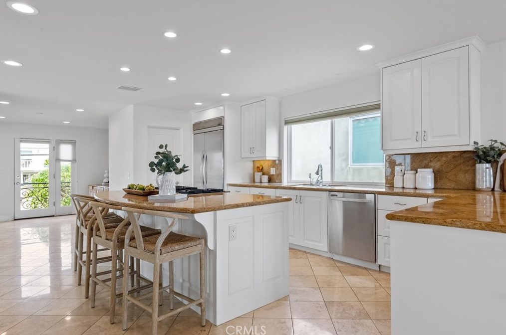 2130 Monterey Blvd, Hermosa Beach CA  90254-2630 exterior