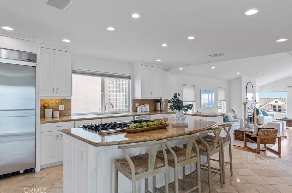 2130 Monterey Blvd, Hermosa Beach CA  90254-2630 exterior