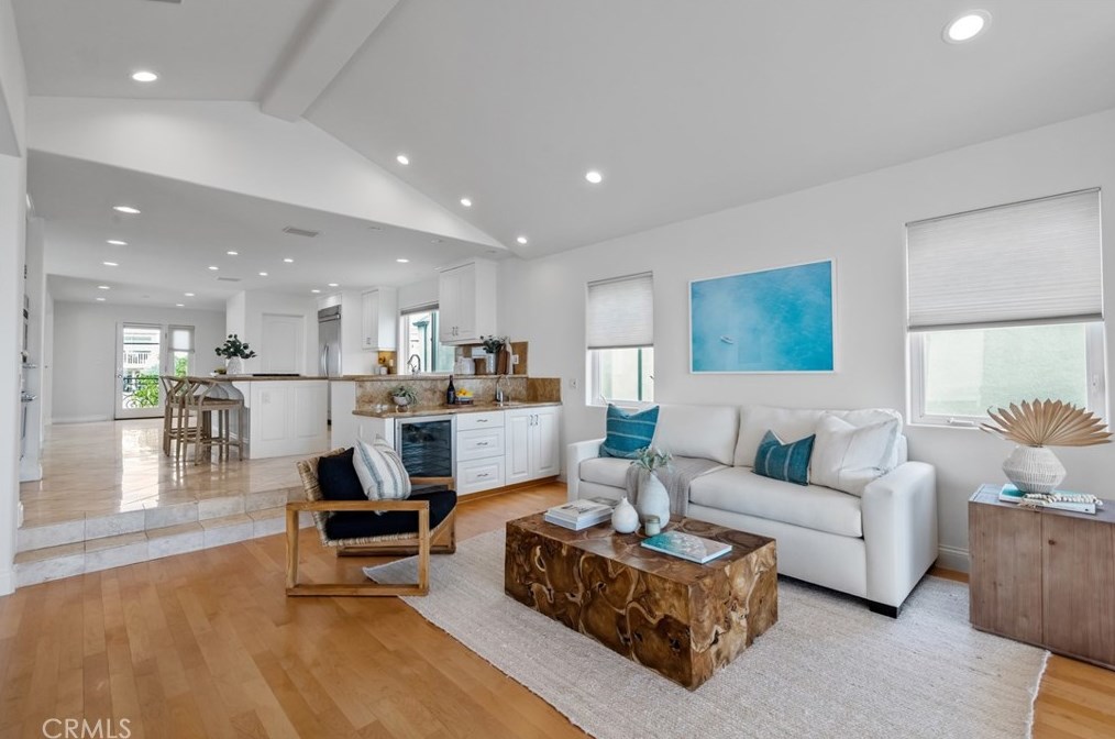 2130 Monterey Blvd, Hermosa Beach CA  90254-2630 exterior