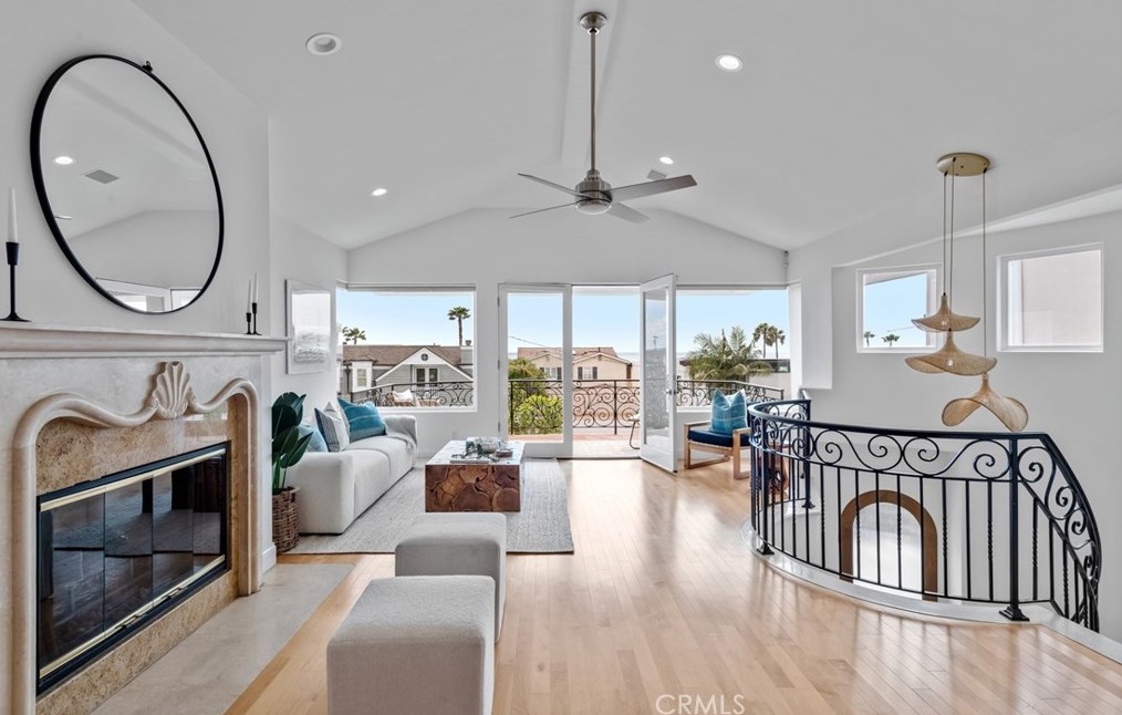 2130 Monterey Blvd, Hermosa Beach CA  90254-2630 exterior