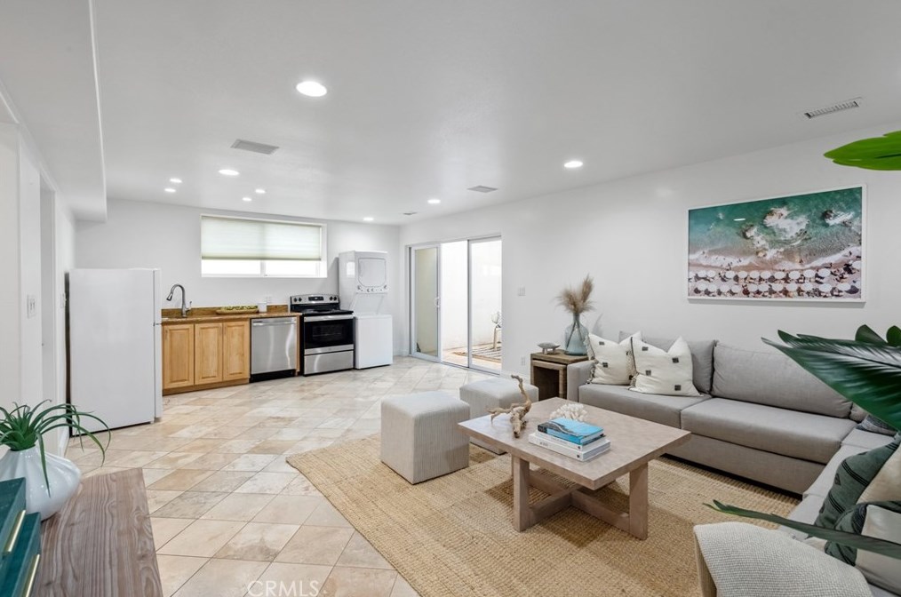 2130 Monterey Blvd, Hermosa Beach CA  90254-2630 exterior