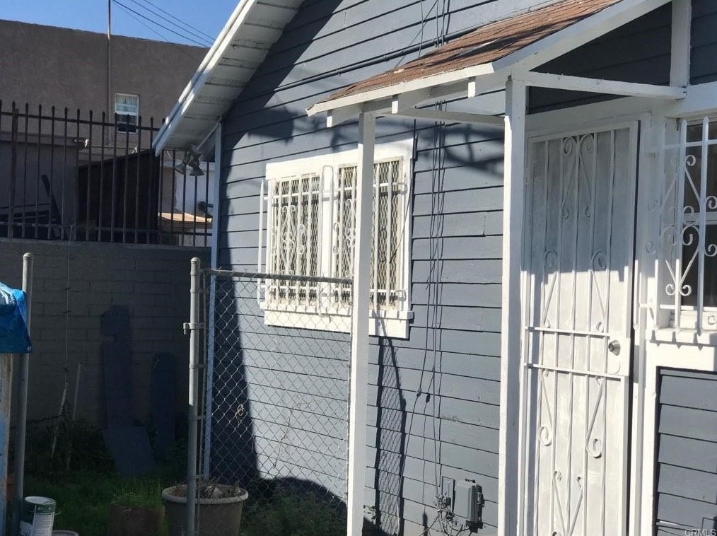 724 57th St, Los Angeles CA  90037-4026 exterior
