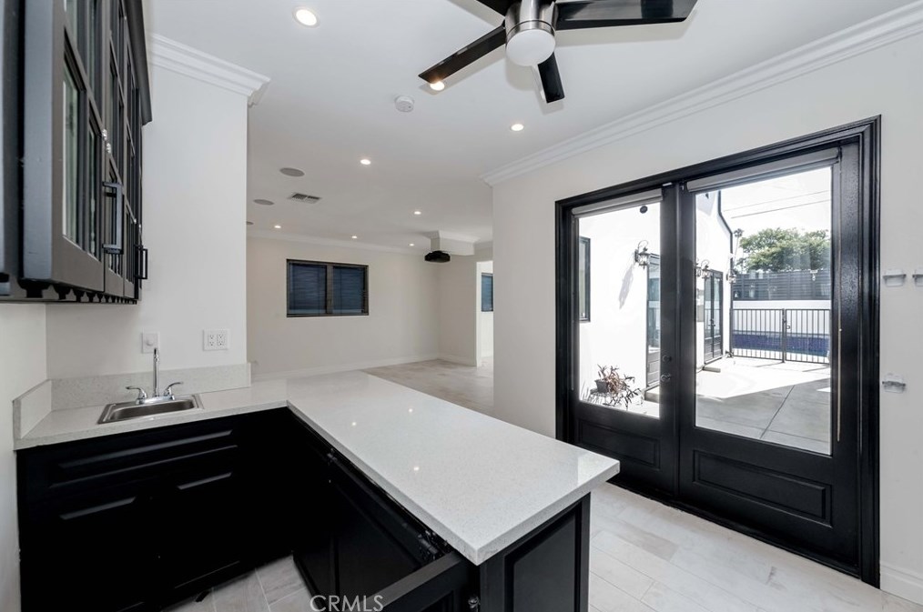 3834 Dublin Ave, Los Angeles CA  90008-1920 exterior