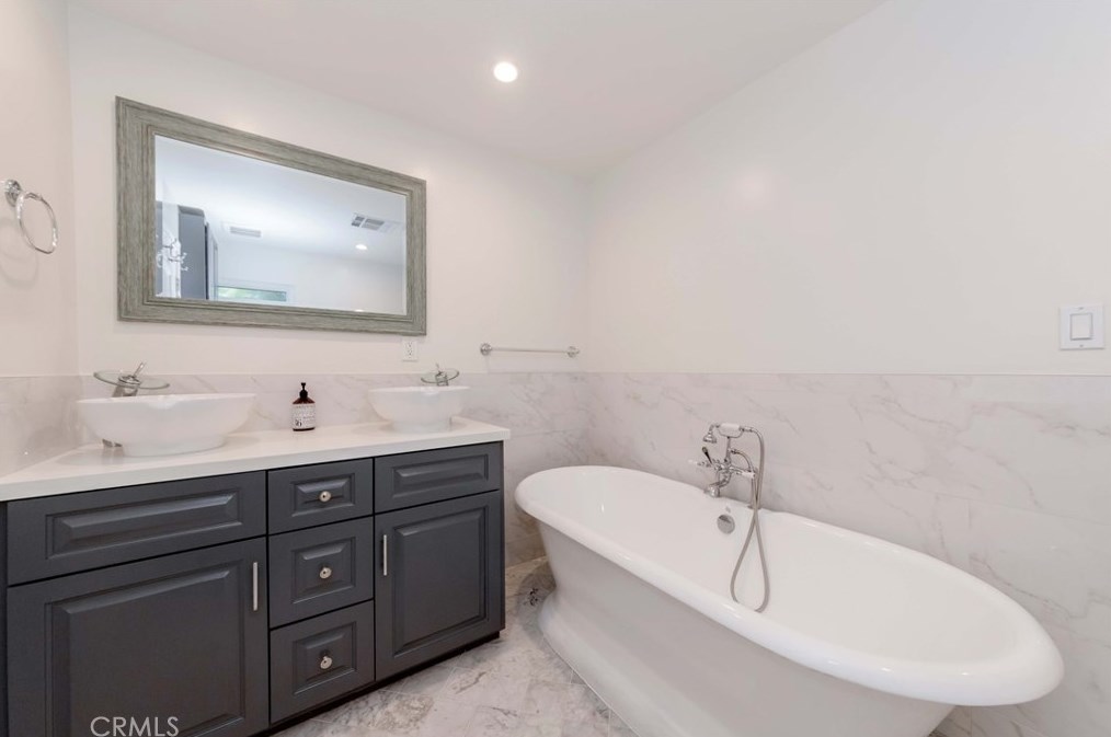 3834 Dublin Ave, Los Angeles CA  90008-1920 exterior