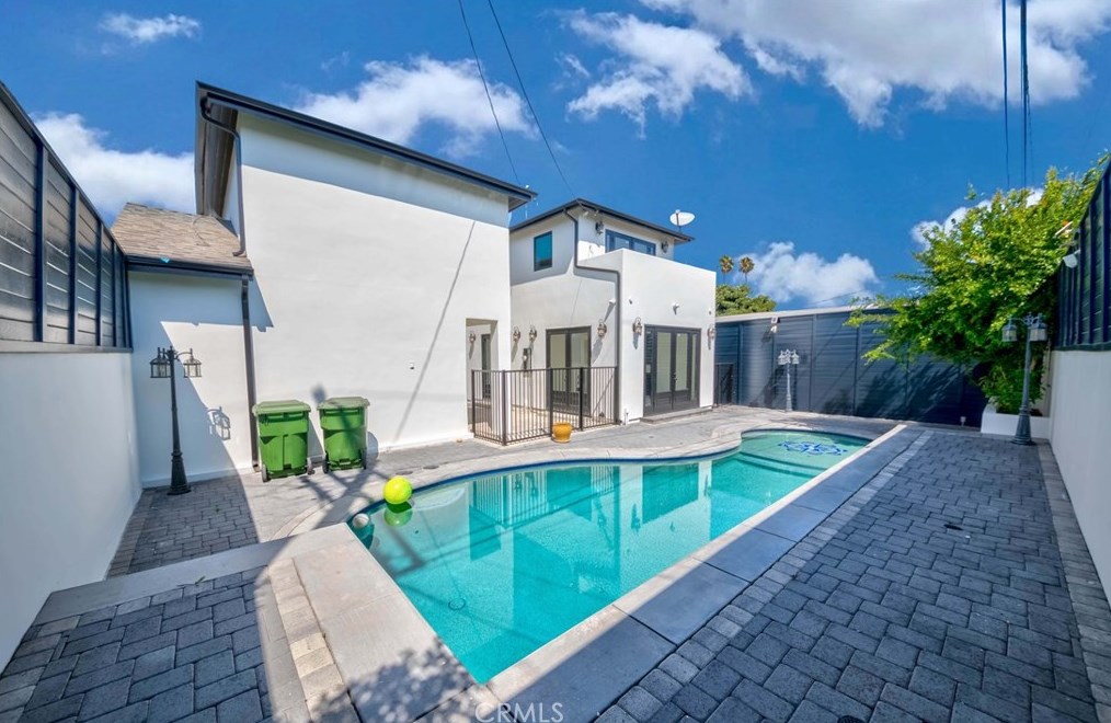 3834 Dublin Ave, Los Angeles CA  90008-1920 exterior