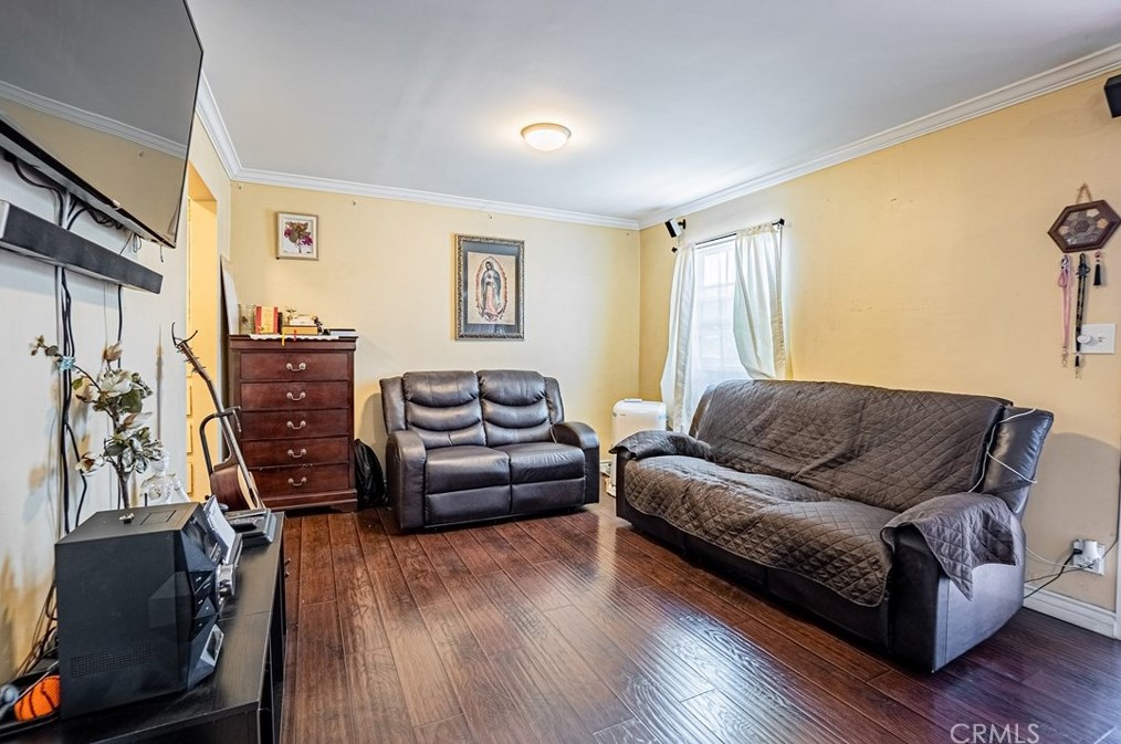 1727 60 St, Los Angeles CA  90001-1417 exterior