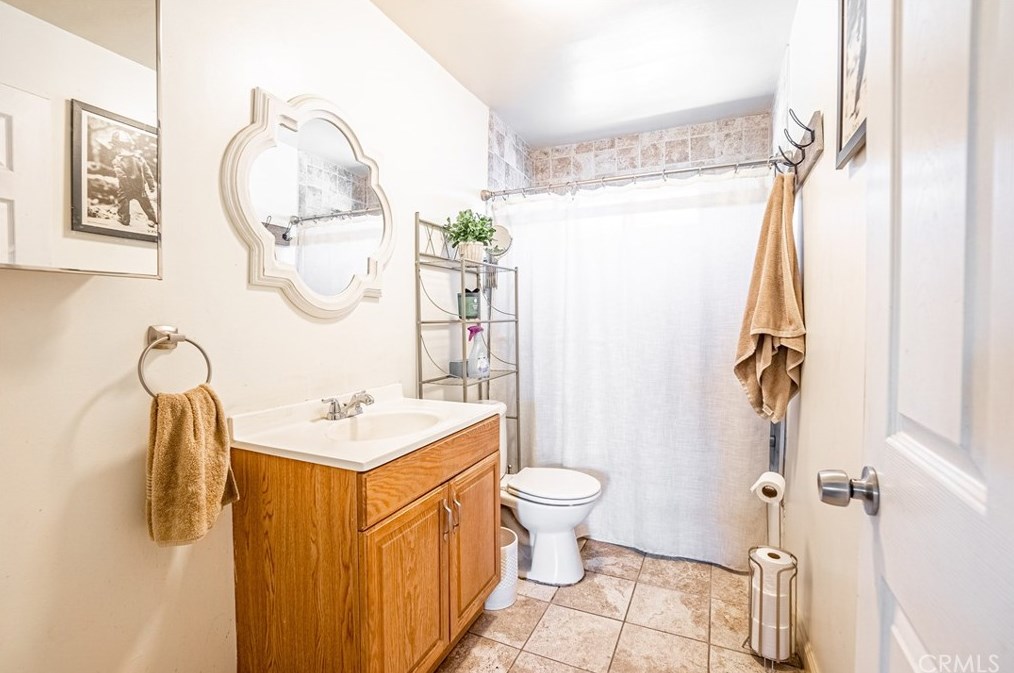 1727 60 St, Los Angeles CA  90001-1417 exterior