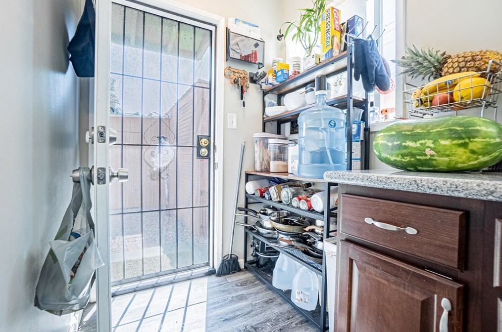 1727 60 St, Los Angeles CA  90001-1417 exterior