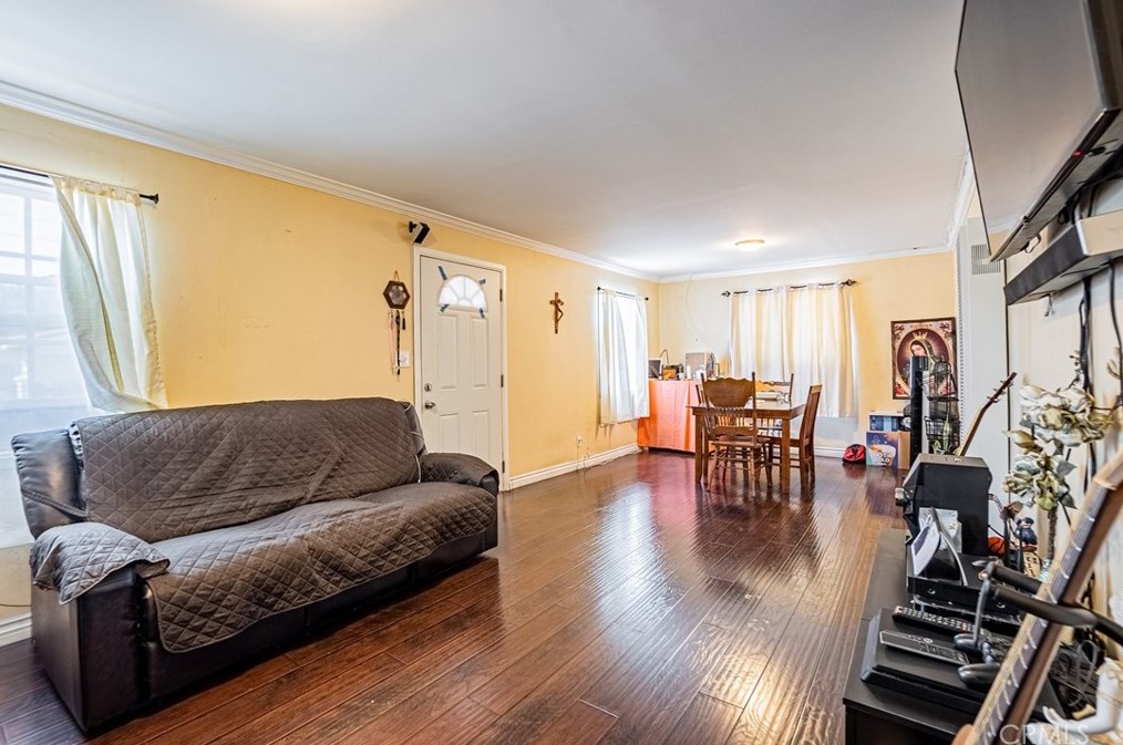 1727 60 St, Los Angeles CA  90001-1417 exterior