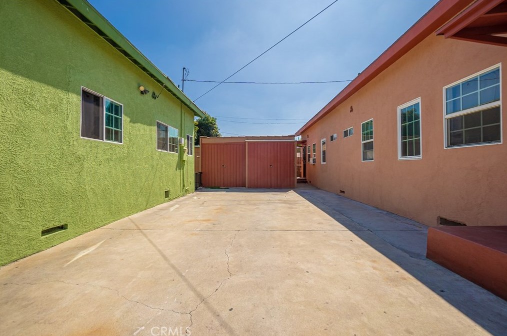 1727 60 St, Los Angeles CA  90001-1417 exterior