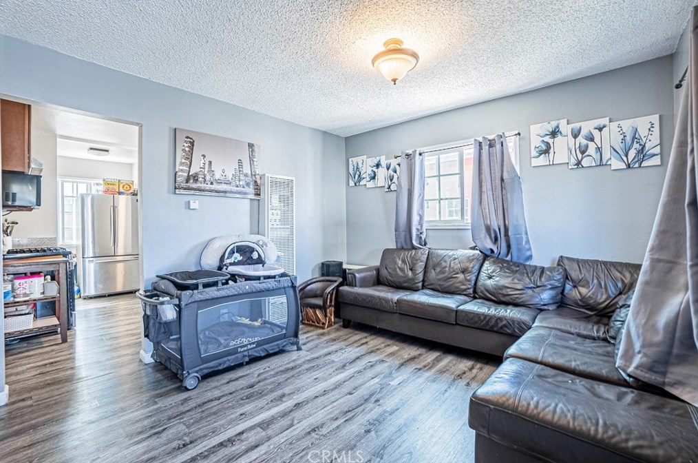 1727 60 St, Los Angeles CA  90001-1417 exterior