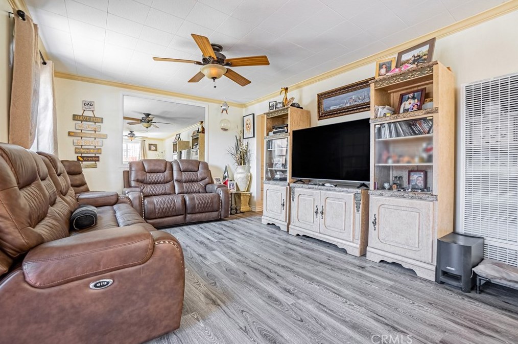 1727 60 St, Los Angeles CA  90001-1417 exterior