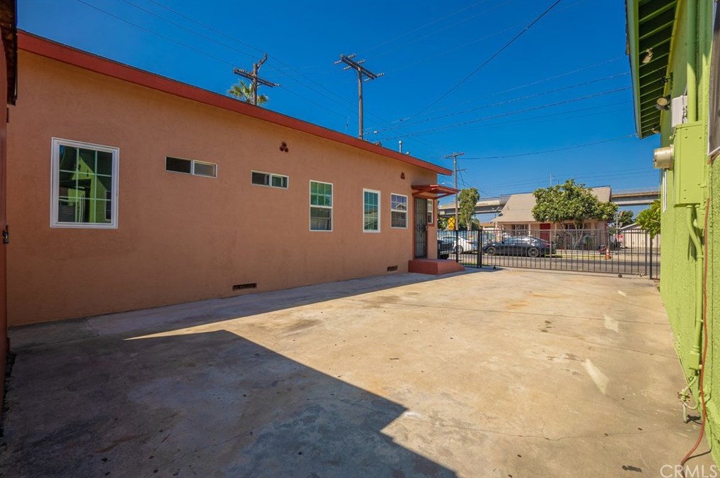 1727 60 St, Los Angeles CA  90001-1417 exterior