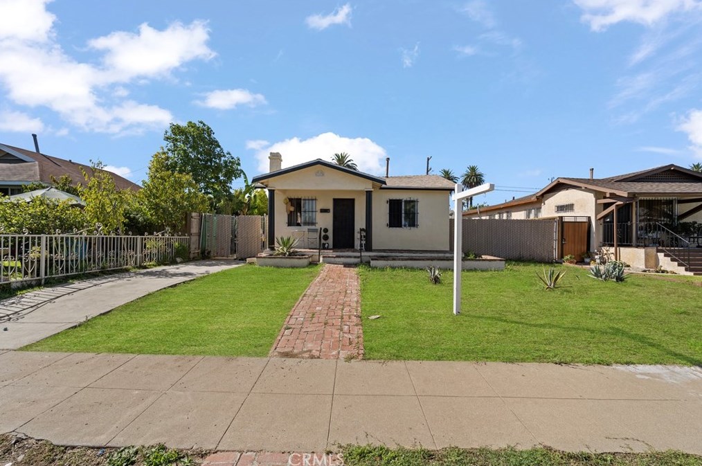 1112 77th St, Los Angeles CA  90001-2902 exterior