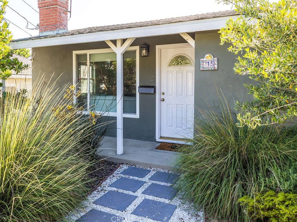 715 Hillcrest St, El Segundo CA  90245-2002 exterior