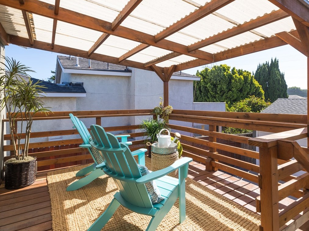 715 Hillcrest St, El Segundo CA  90245-2002 exterior