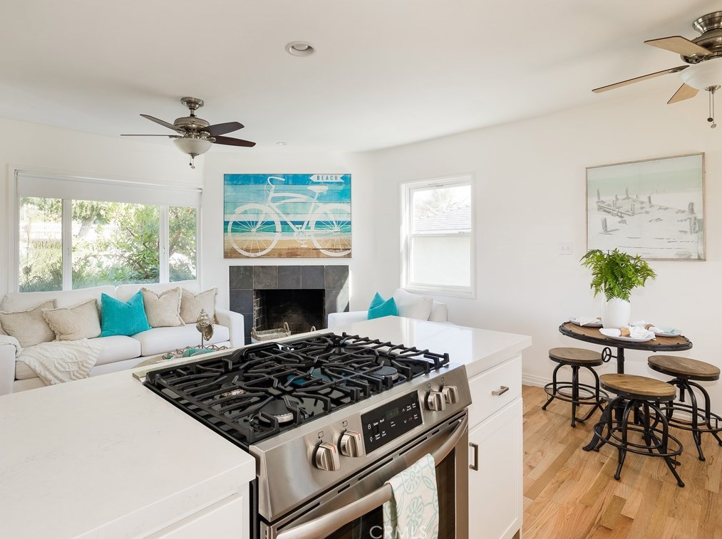 715 Hillcrest St, El Segundo CA  90245-2002 exterior