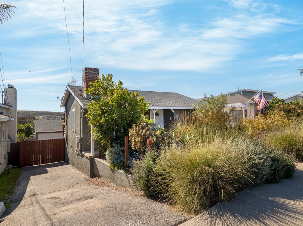 715 Hillcrest St, El Segundo CA  90245-2002 exterior