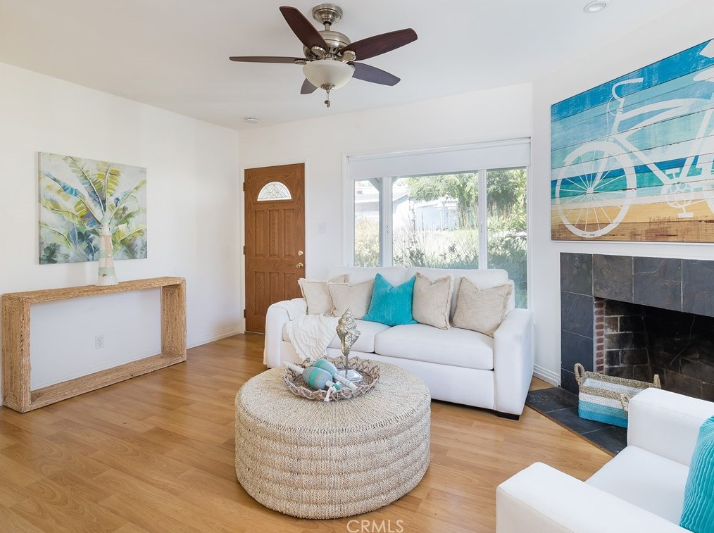 715 Hillcrest St, El Segundo CA  90245-2002 exterior