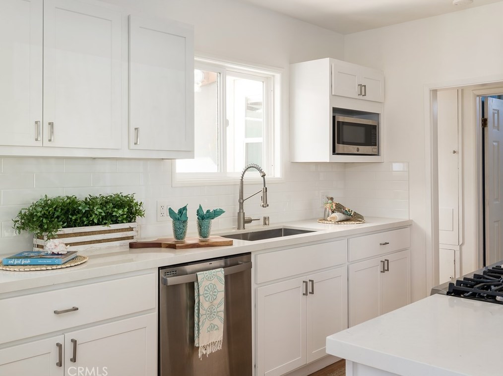 715 Hillcrest St, El Segundo CA  90245-2002 exterior