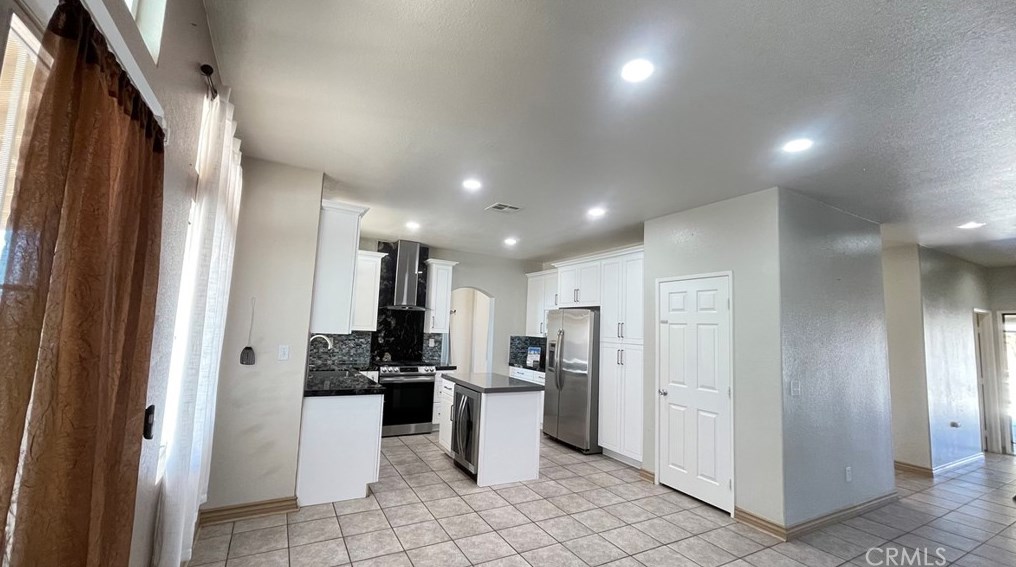 8911 Newcastle Ave, Hesperia CA  92344-8286 exterior