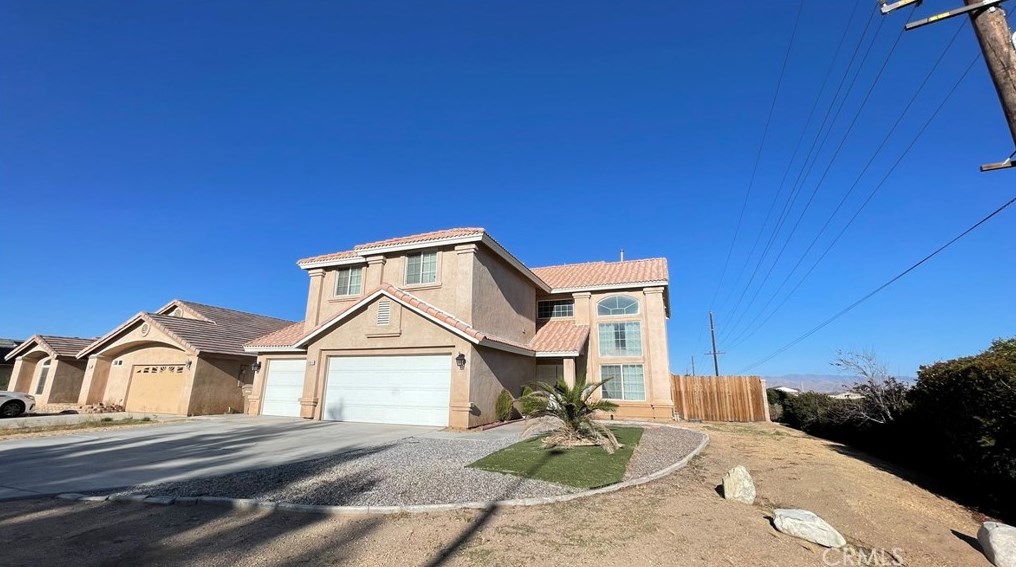 8911 Newcastle Ave, Hesperia CA  92344-8286 exterior