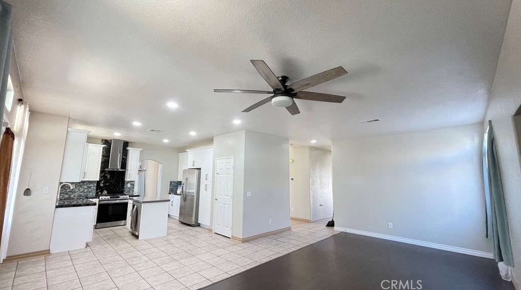 8911 Newcastle Ave, Hesperia CA  92344-8286 exterior