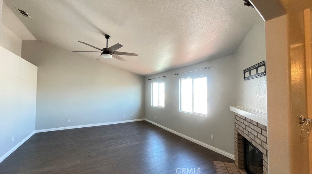 8911 Newcastle Ave, Hesperia CA  92344-8286 exterior