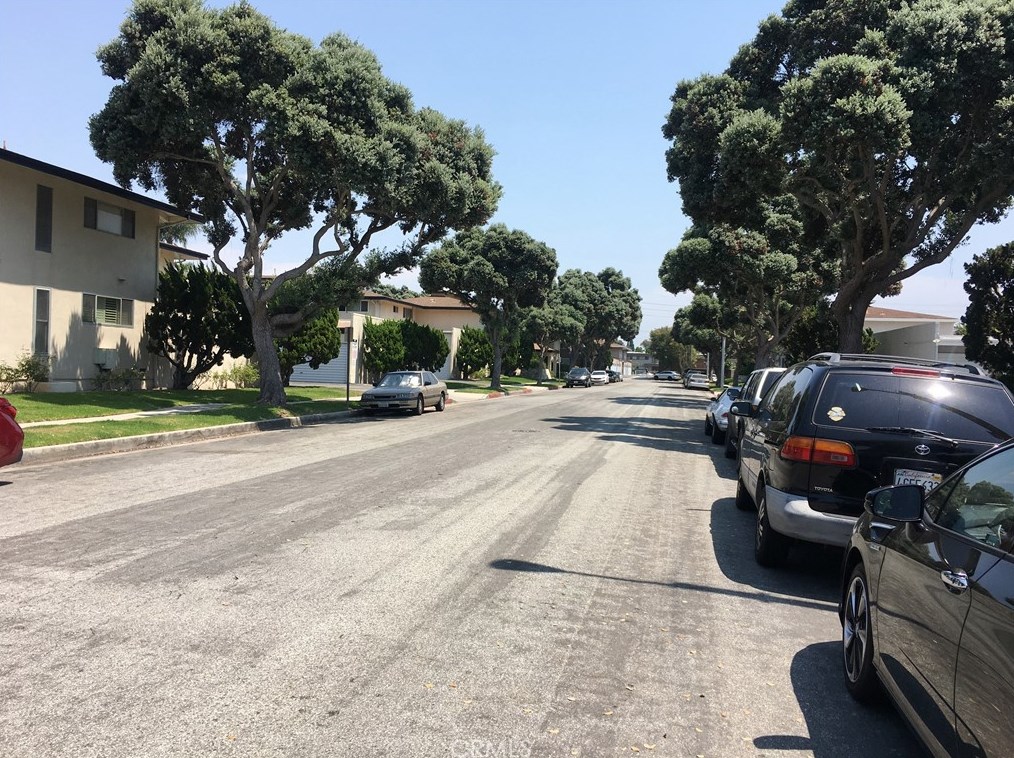 3205 Merrill Dr, Torrance CA  90503-7130 exterior