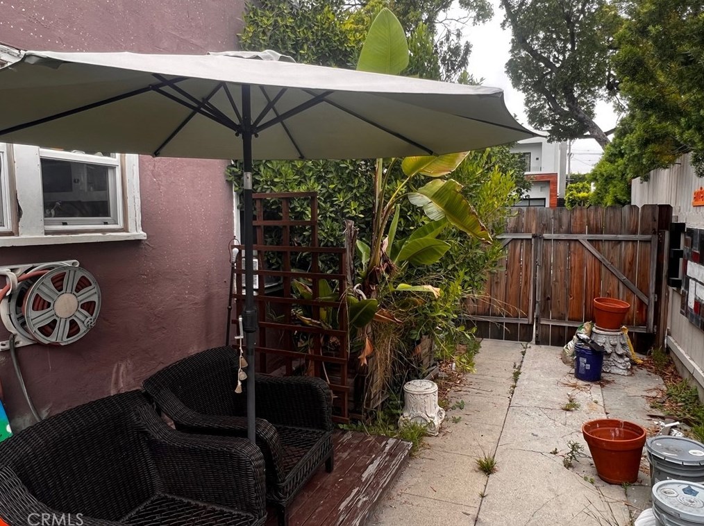 6638 Lindenhurst Ave, Los Angeles CA 90048-4732 exterior