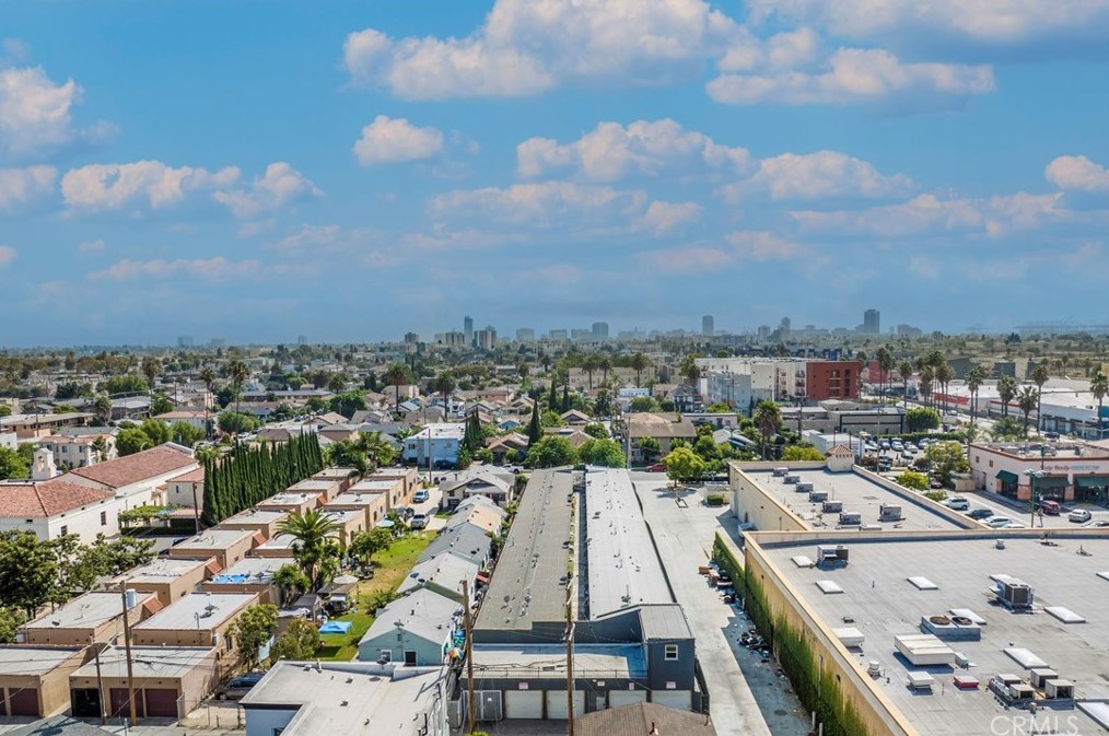 345 20th St, Long Beach CA  90806-4910 exterior