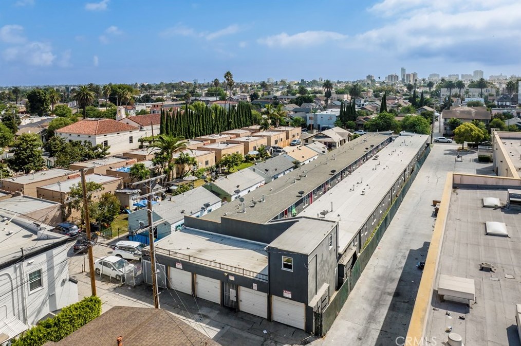 345 20th St, Long Beach CA  90806-4910 exterior