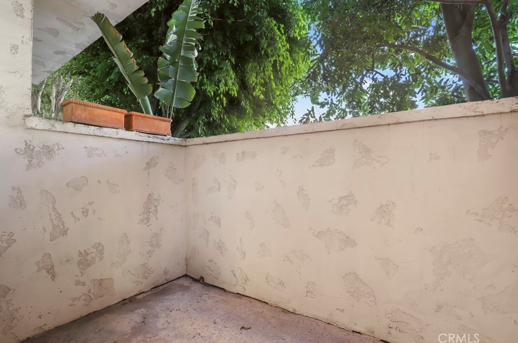 2137 Colby Ave, Los Angeles CA  90025-6207 exterior
