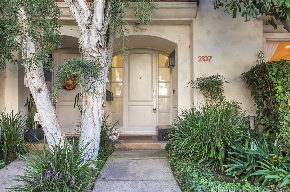 2137 Colby Ave, Los Angeles CA  90025-6207 exterior
