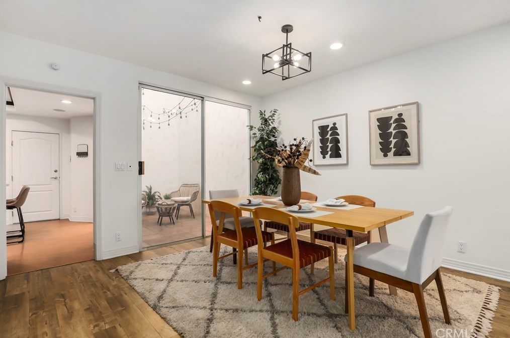 2137 Colby Ave, Los Angeles CA  90025-6207 exterior