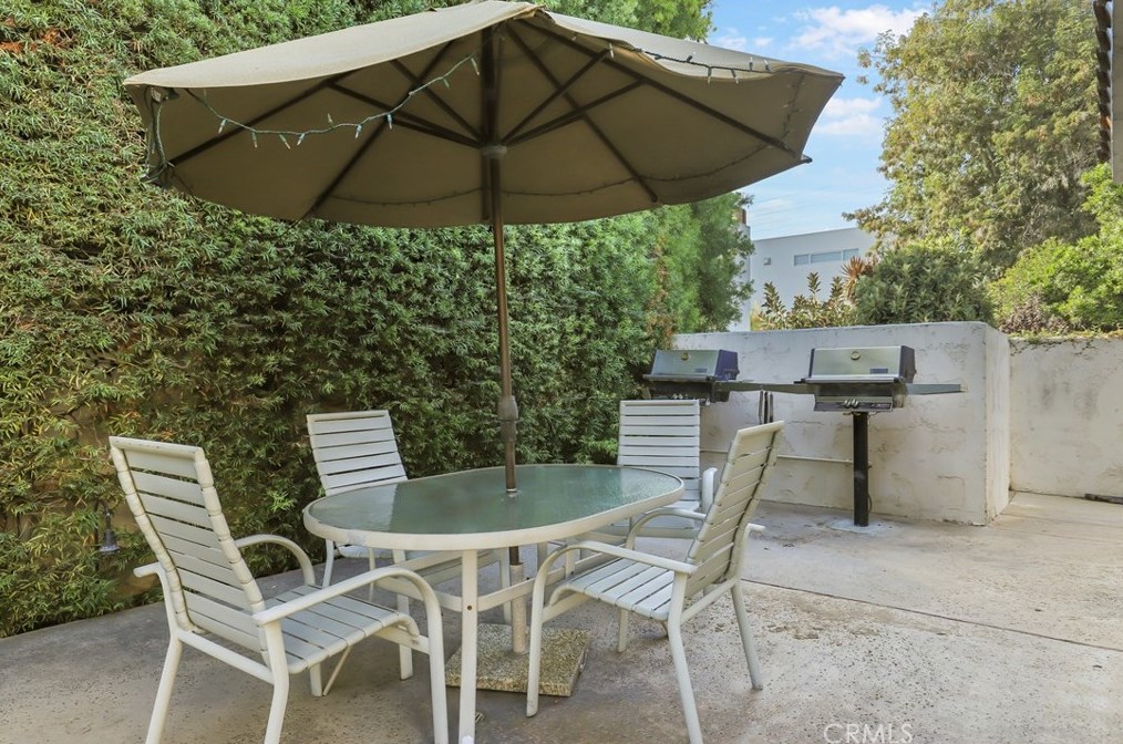 2137 Colby Ave, Los Angeles CA  90025-6207 exterior