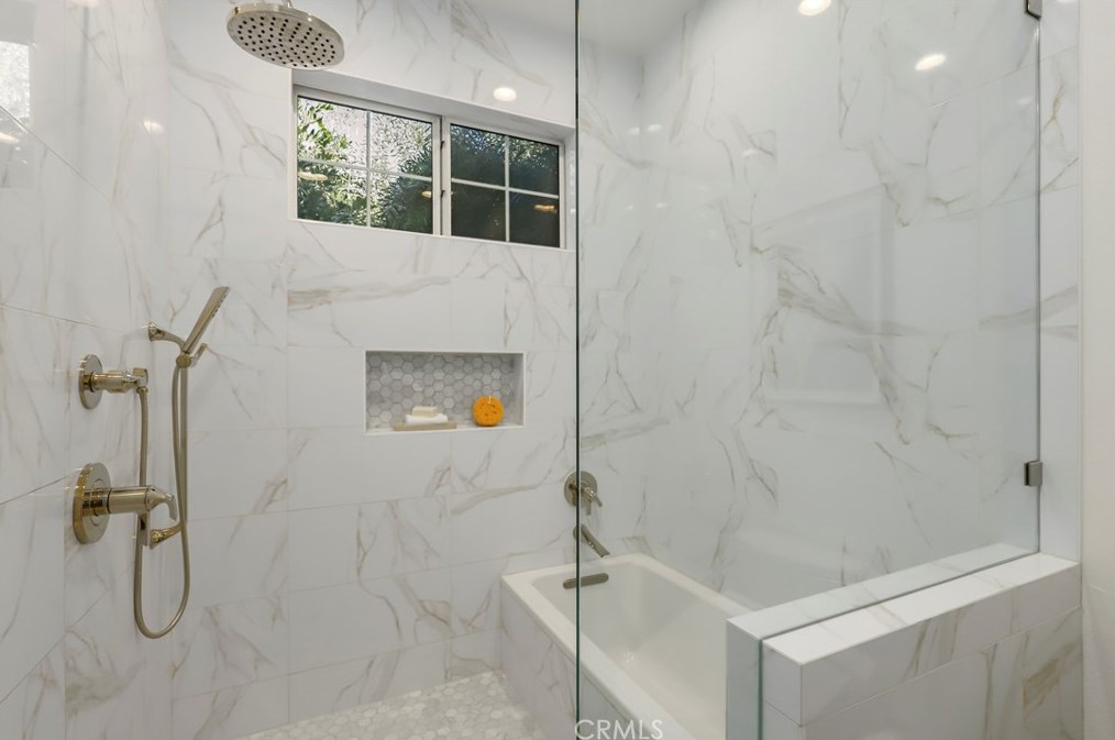 2137 Colby Ave, Los Angeles CA  90025-6207 exterior