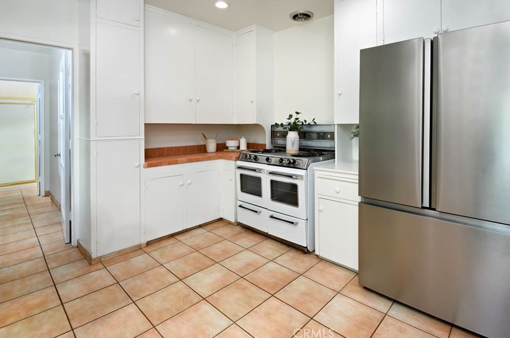 430 Loma Vis St, El Segundo CA 90245-2901 exterior