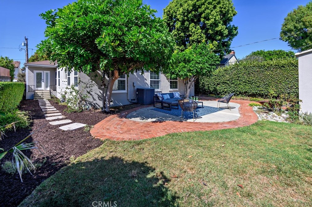 430 Loma Vis St, El Segundo CA 90245-2901 exterior