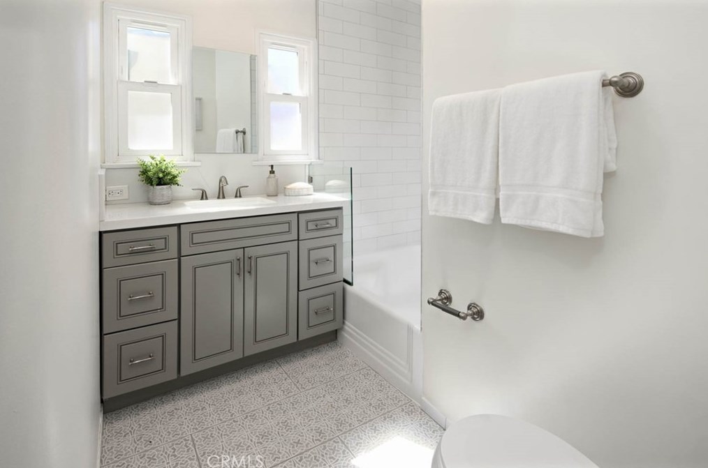 430 Loma Vis St, El Segundo CA 90245-2901 exterior