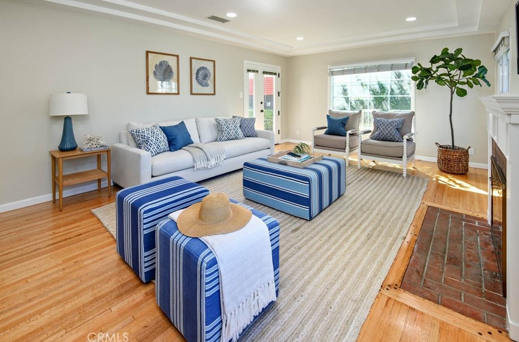 430 Loma Vista St, El Segundo CA  90245-2917 exterior